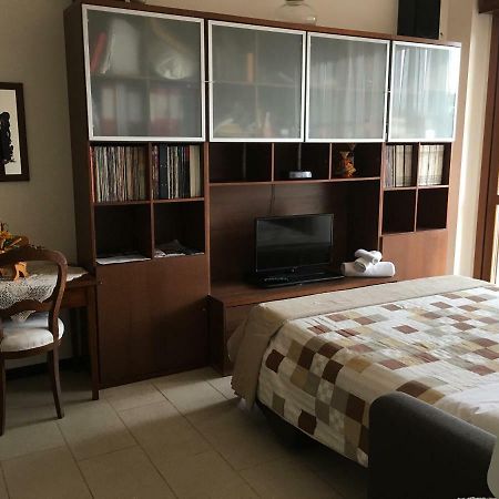 Suite Carpiano Меленяно Екстериор снимка