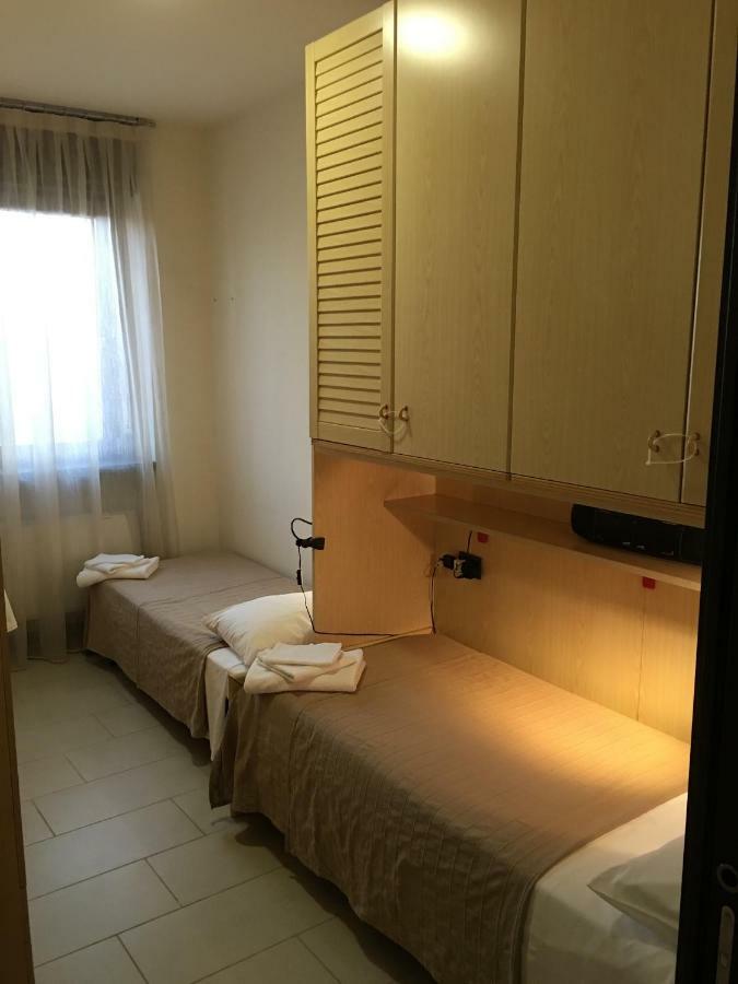 Suite Carpiano Меленяно Екстериор снимка