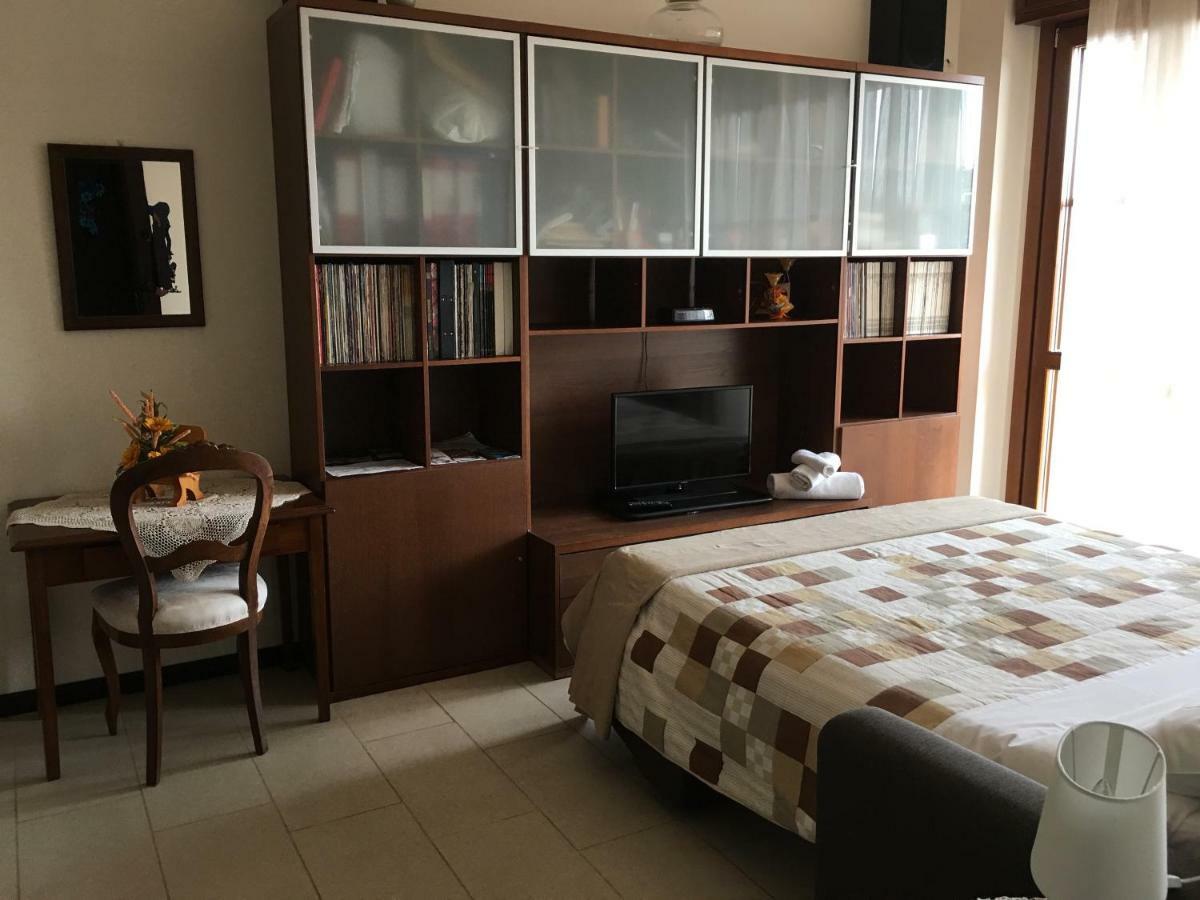 Suite Carpiano Меленяно Екстериор снимка